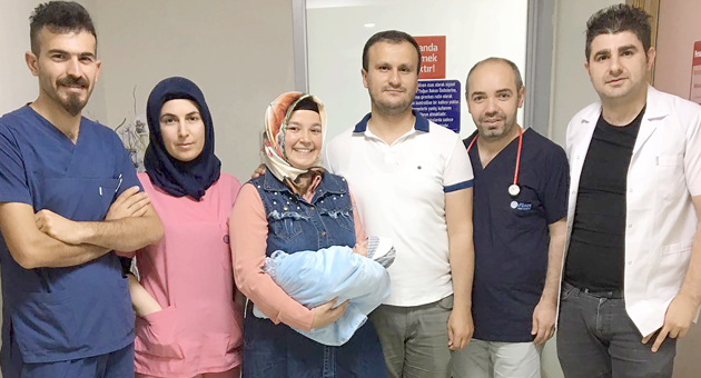 28 haftalık doğan bebek dünya’da hayata tutundu