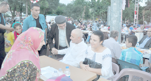 aksoy, vatandaşlarla i̇ç i̇çe i̇ftar’da