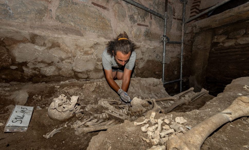  2 bin 300 yıl öncesine uzanan tarihi surlar, gün yüzüne çıktı