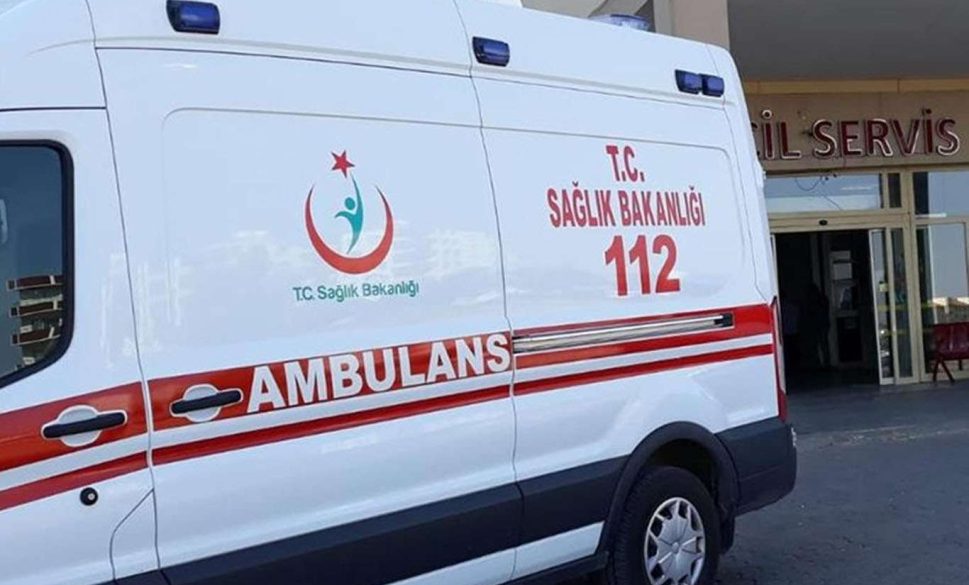 i̇şçi servisi tıra arkadan çarptı: 1 ölü, 7 yaralı