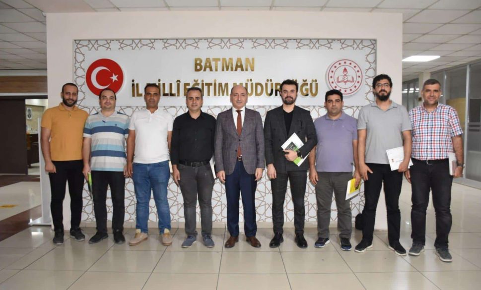 tübi̇tak finallerine katılan danışman öğretmenlere başarı belgesi