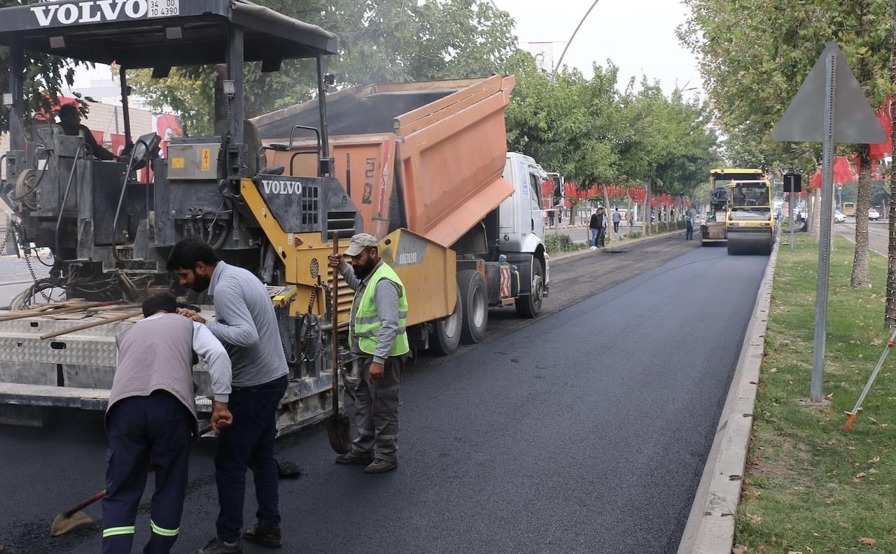 Turgut Özal Bulvarı’nda Asfalt ve Yenileme