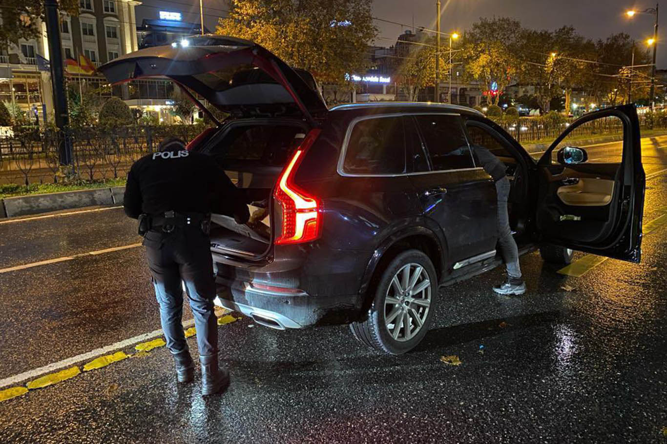 İstanbul’da gerçekleştirilen asayiş uygulamasında,