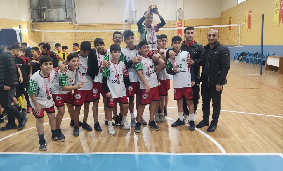 voleybol şampi̇yonu kozluk atatatürk ortaokulu