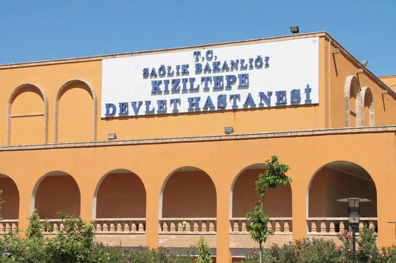 Mardin’de şarampole devrilen otomobildeki