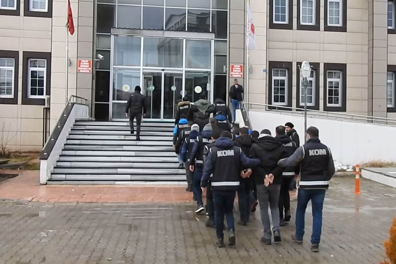 Bitlis polisi tarafından kamu