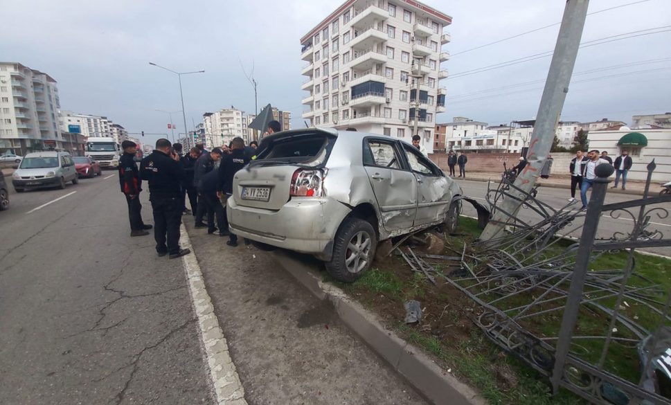 otomobil refüje çıktı: bir kişi ağır yaralandı