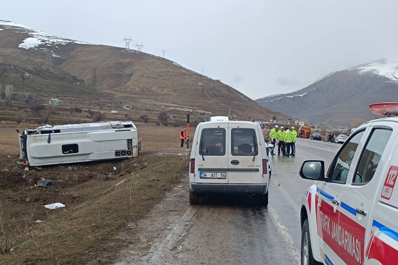 Van-Bitlis kara yolu Göründü