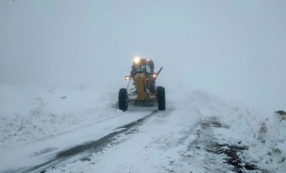 i̇ki ilde 15 yerleşim yolu ulaşıma kapandı