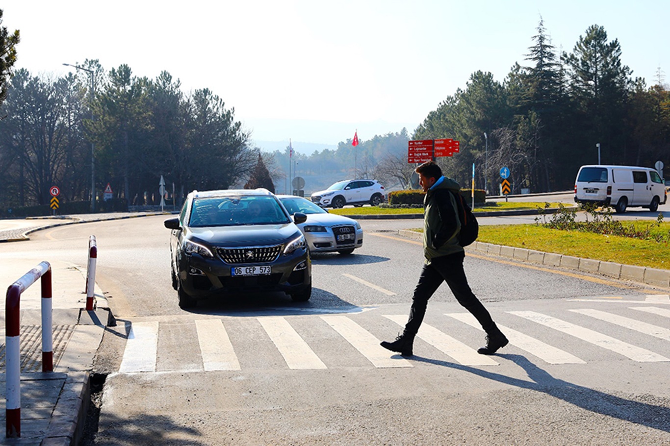 Kampüslerinde yayaların güvenliğini sağlayacak