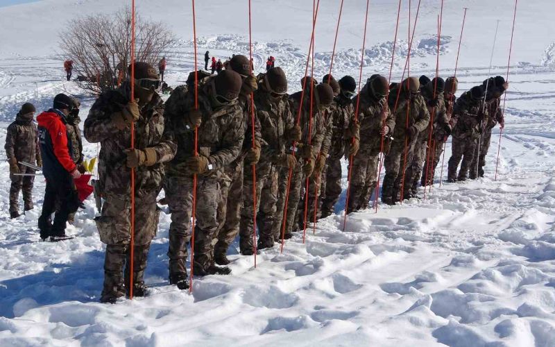 polise çığ eğitimi veriliyor