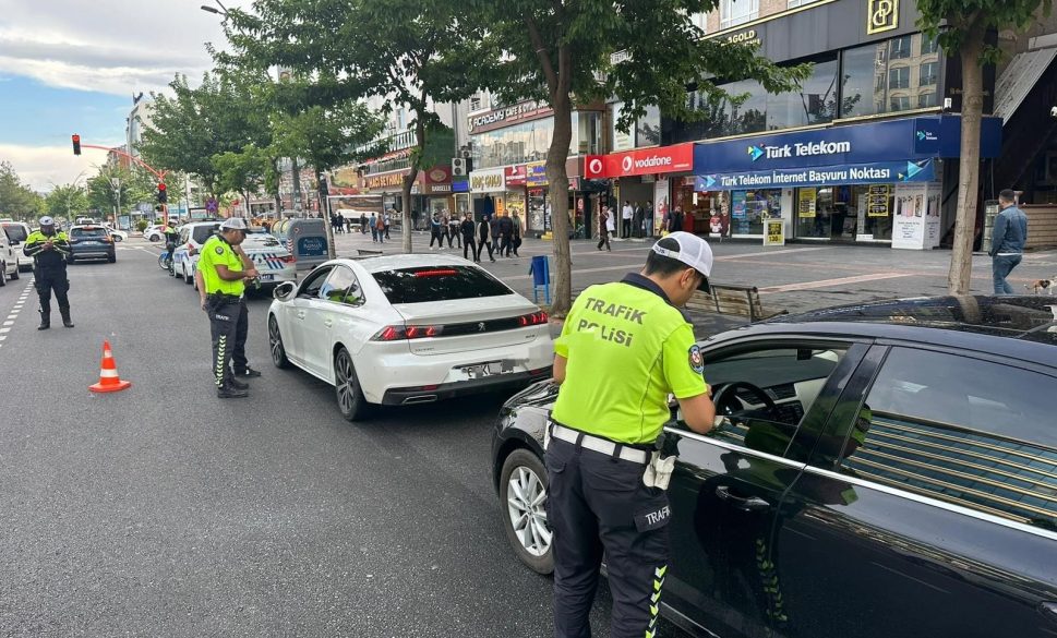 trafik ekipleri bilgilendirme faaliyetleri gerçekleştirdi