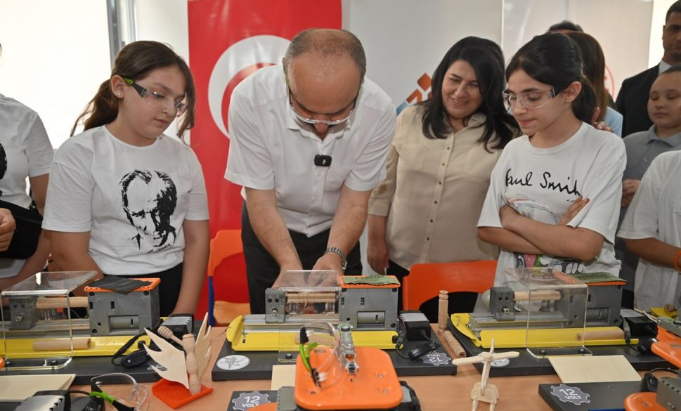 tüpraş iki okulda tasarım atölyesi açtı