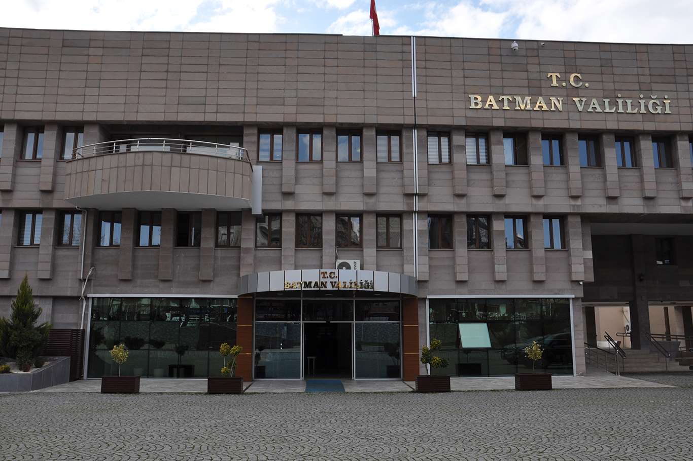 Batman Valiliği, kendilerini kamu