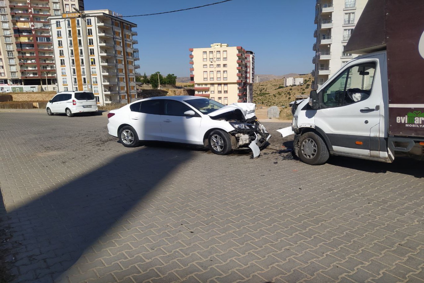 Mardin’in Artuklu ilçesinde kamyonet