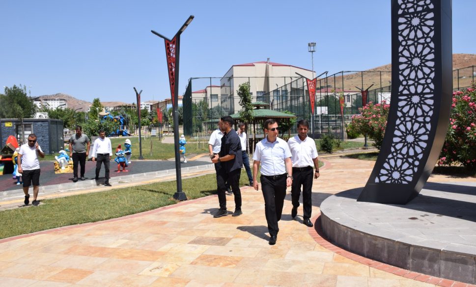 kaymakam güngör, park ve mesi̇re alanlarini temi̇z tutalim