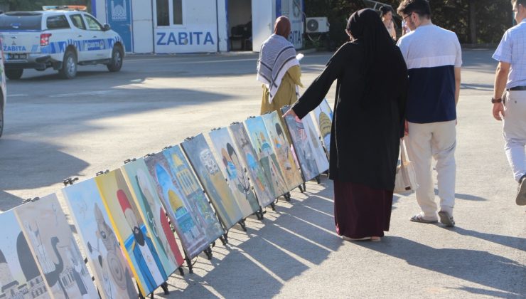 baba-kız, filistin’deki soykırıma şehirlerde kurdukları resim sergisiyle dikkat çekiyorlar