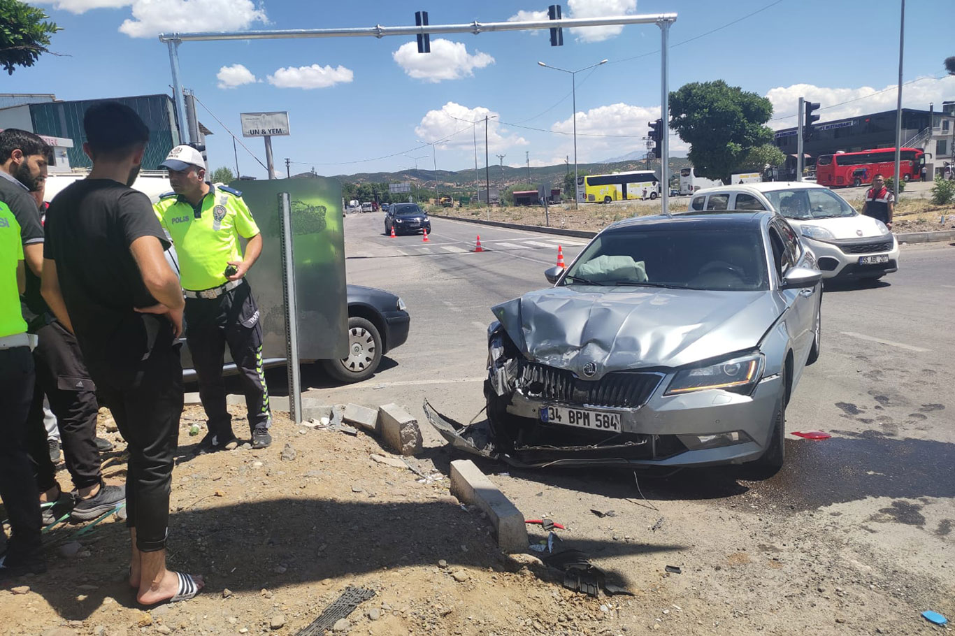 Bingöl’de iki otomobilin çarpışması