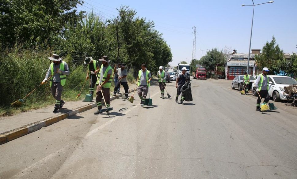 sanayi sitesinden 15 kamyon çöp toplandı