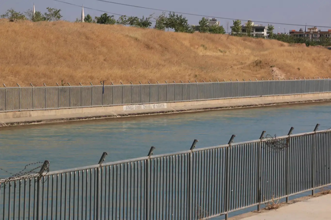 Şanlıurfa’nın Harran ilçesinde serinlemek