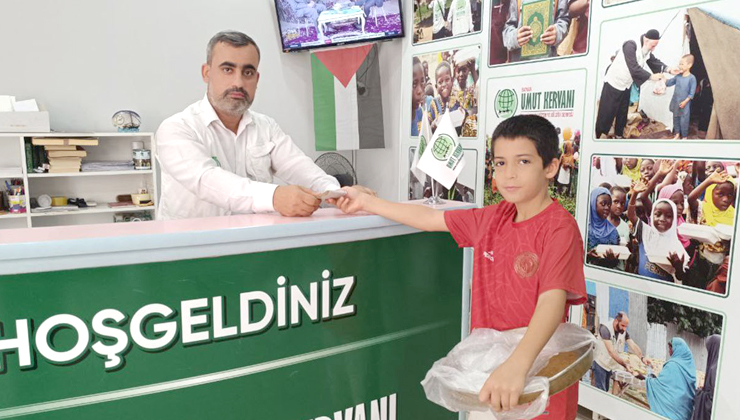 parasını gazze’ye gönderdi