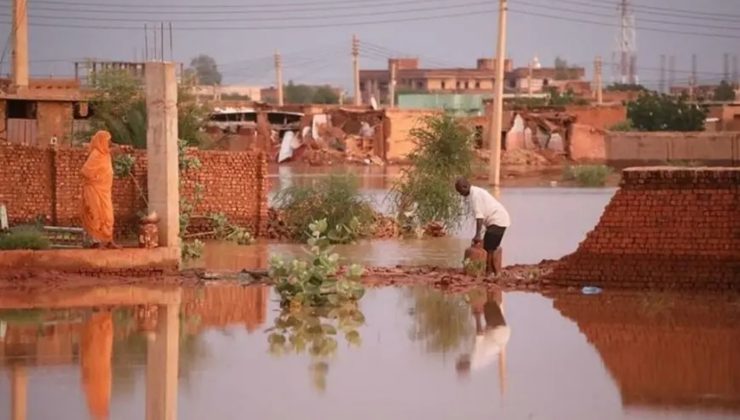 batı afrika’daki sel 950 bin kişiyi yerinden etti