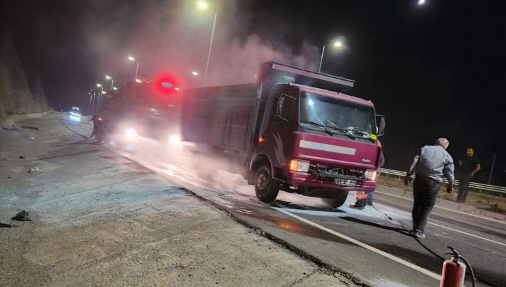 seyir halindeki kamyon bir anda alev aldı