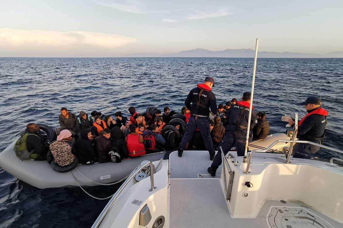 Çanakkale’nin Ayvacık ilçesi açıklarında aralarında çocukların