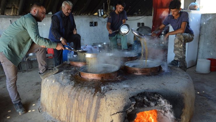 meşhur iskambo üzüm pekmezi tezgahlarda