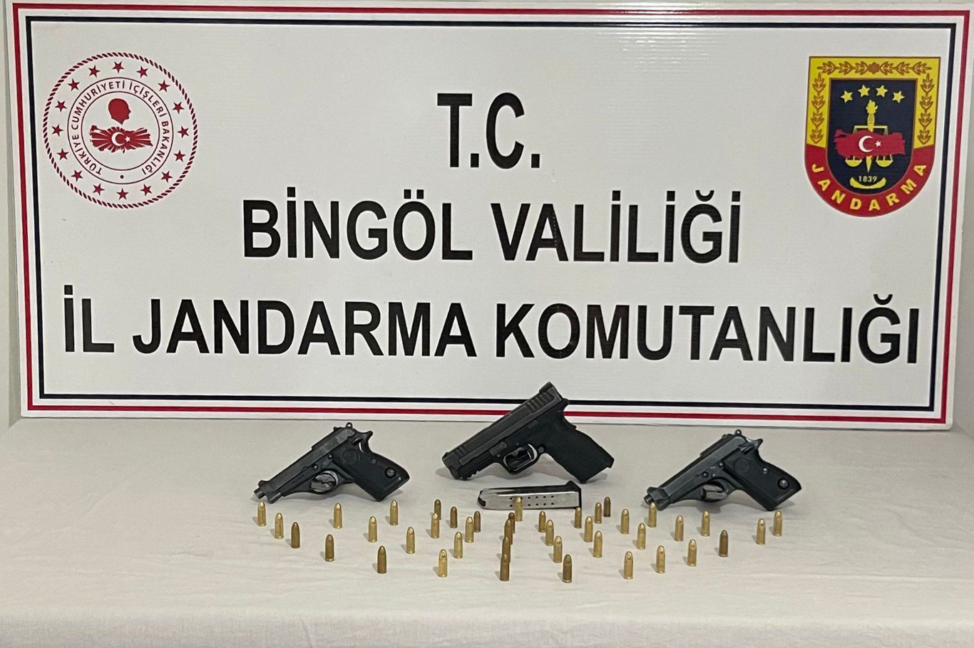 Bingöl’ün Genç ilçesinde yol