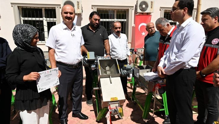 üreticilere 111 adet üzüm sıkma makinası dağıtıldı