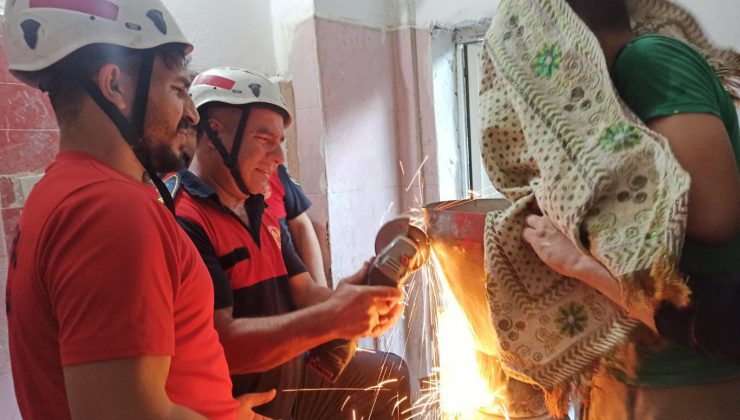 eli hamur makinesine sıkışan çocuk kurtarıldı