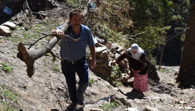 45 hanelik köyde hastalar, yaşlılar, gebeler at sırtında taşınıyor