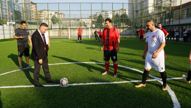 turnuvanin başlama vuruşunu rektör demi̇r yapti