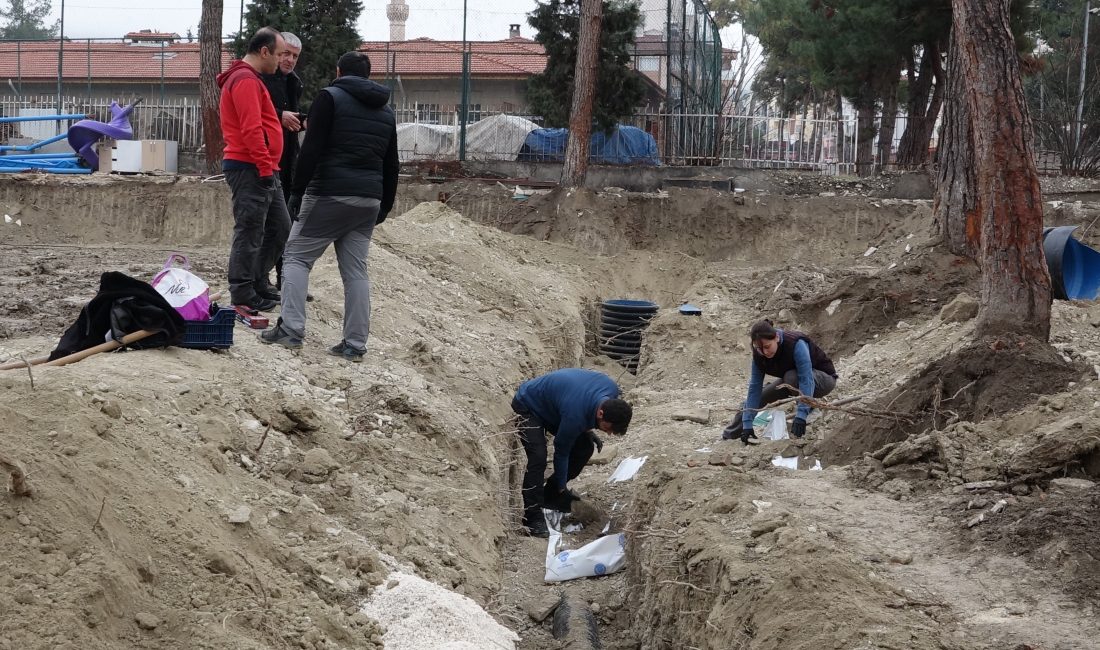 BURDUR'da kanalizasyon kazısı sırasında